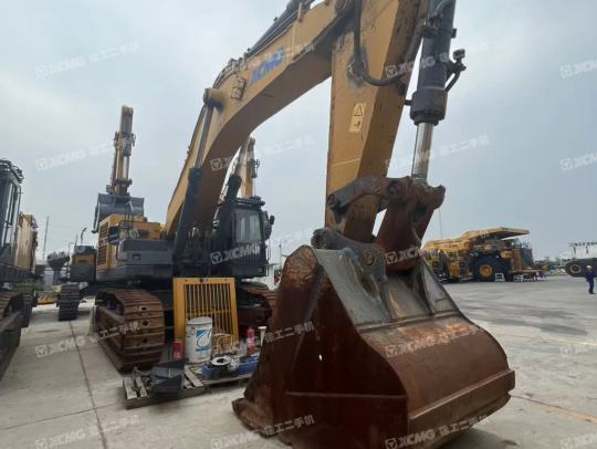 徐工XE900D履带式挖掘机