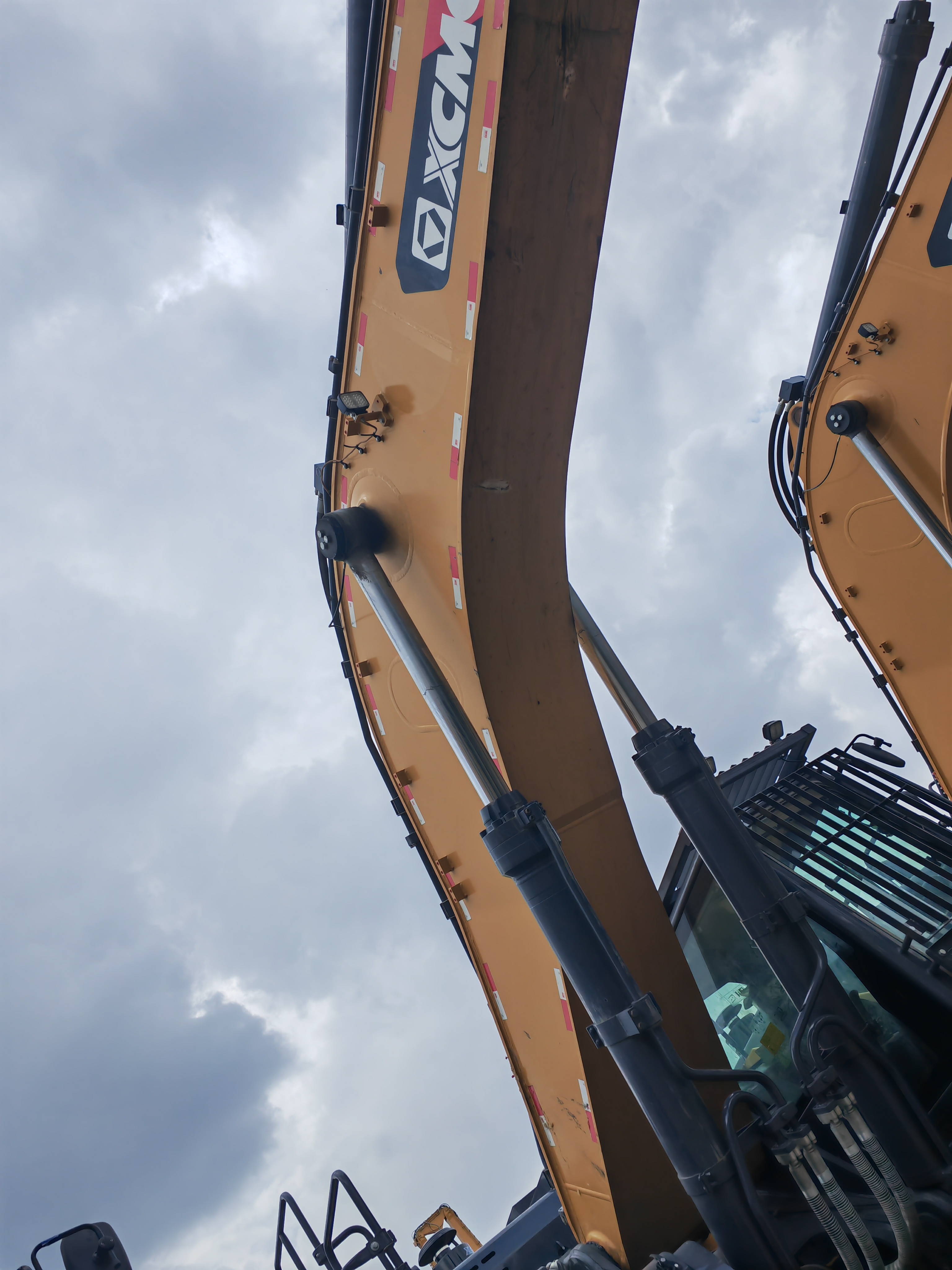 徐工XE690DK履带式挖掘机