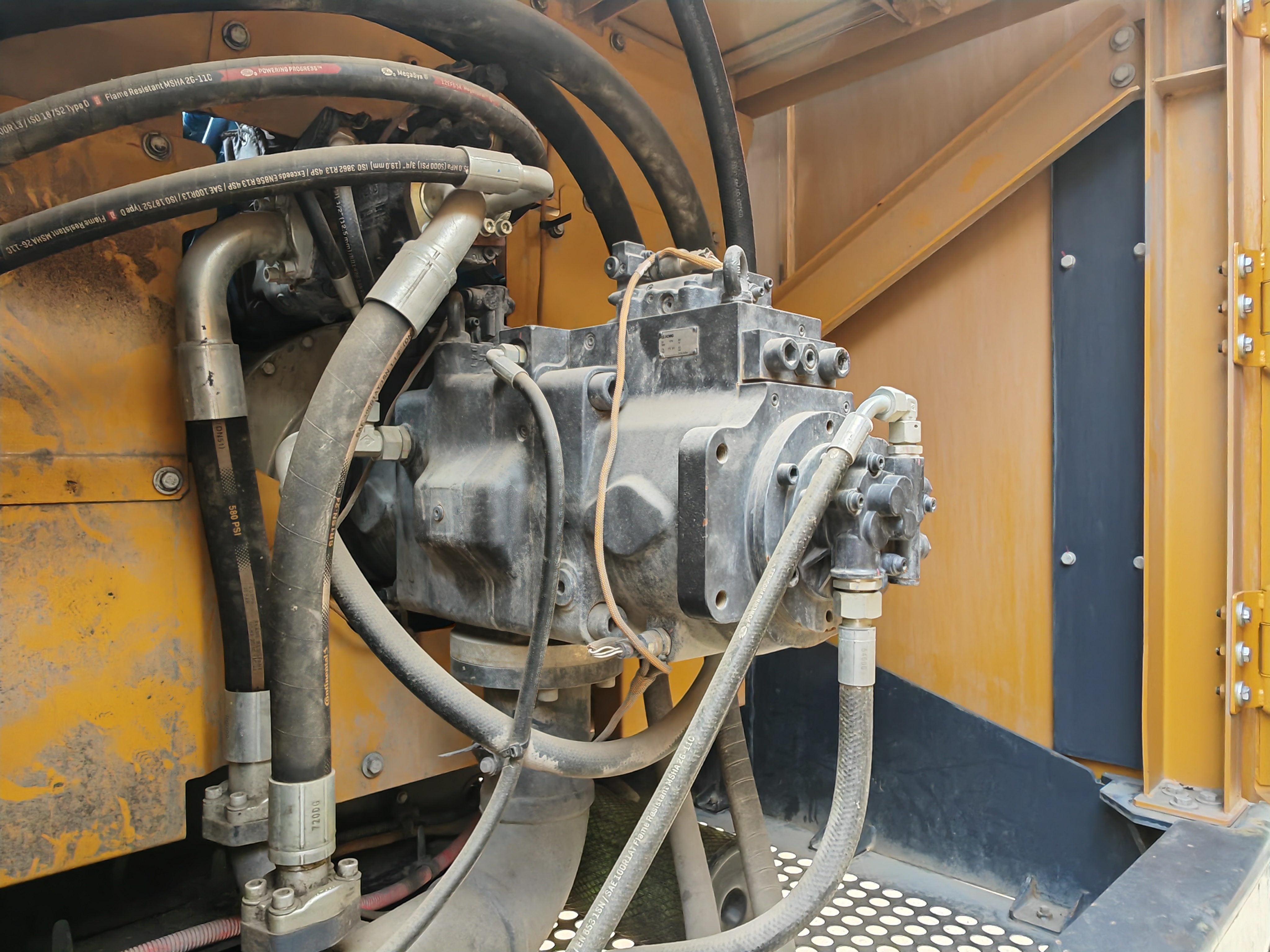 徐工XE690DK履带式挖掘机