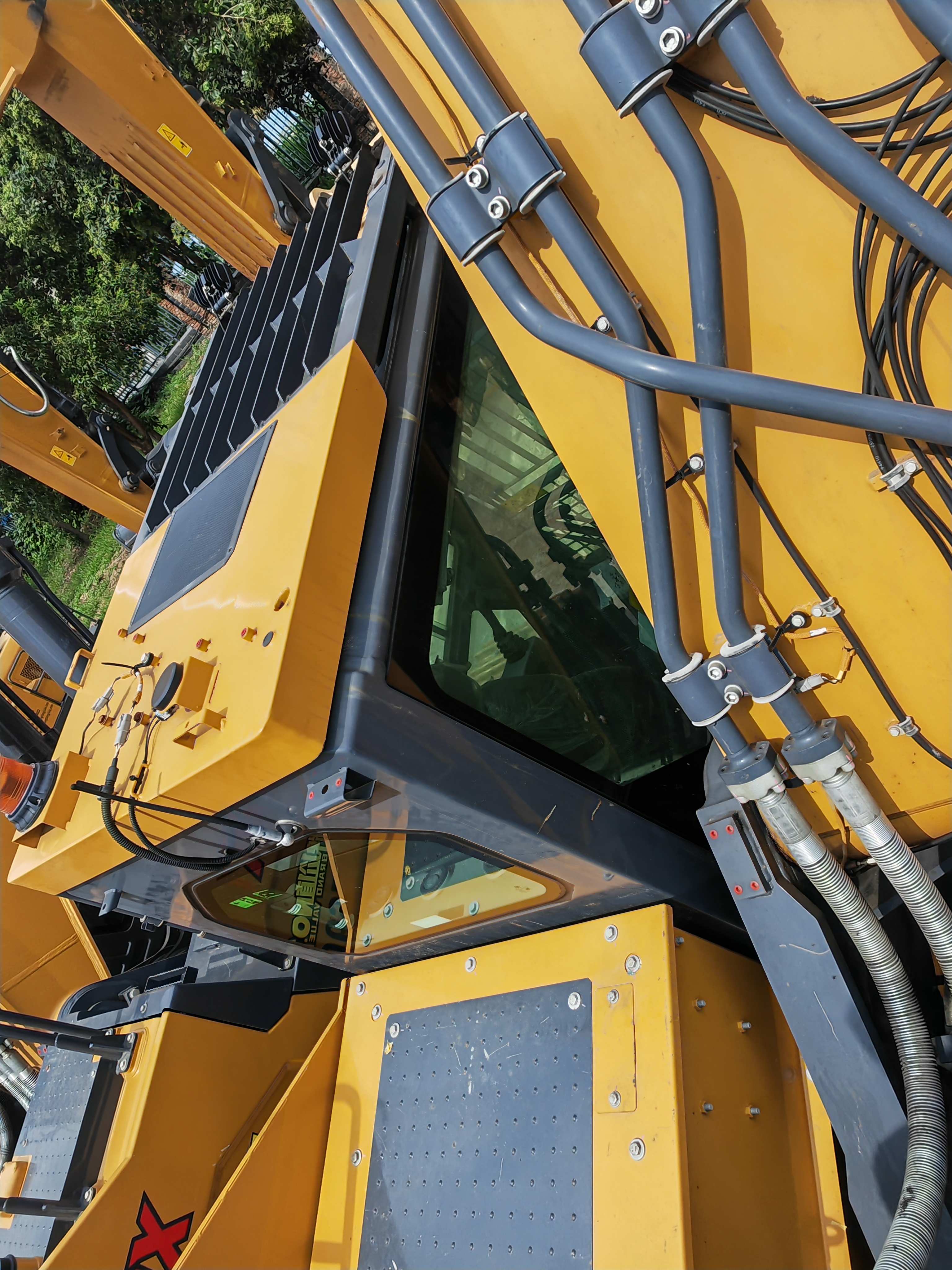 徐工XE690DK履带式挖掘机