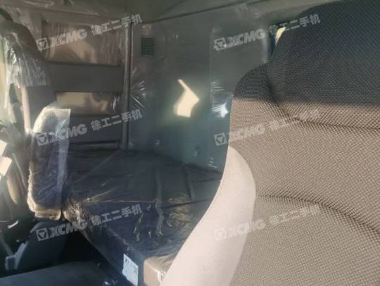 徐工HEFW211牵引车(国Ⅵ)