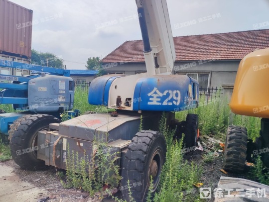 徐工GKS38直臂式高空作业平台