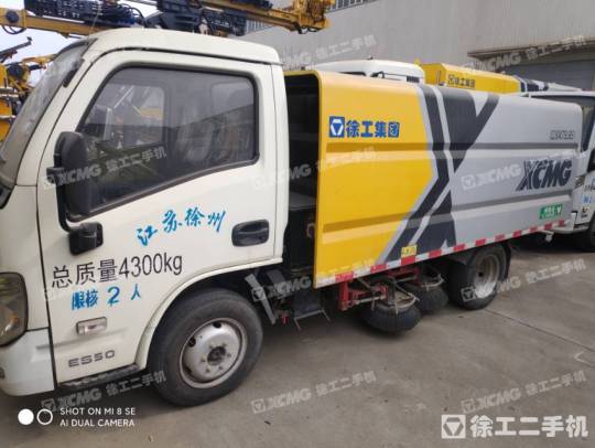 徐工XZJ5040TSLSBEV扫路车