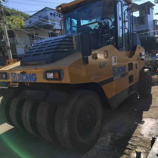 徐工XP303S轮胎压路机(30吨胶轮)