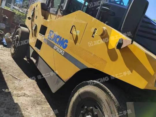 徐工XP303S轮胎压路机(30吨胶轮)