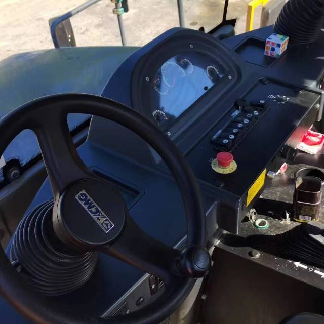 徐工XP303S轮胎压路机(30吨胶轮)