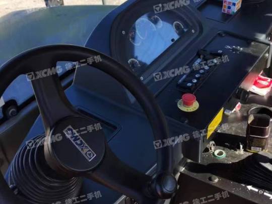 徐工XP303S轮胎压路机(30吨胶轮)