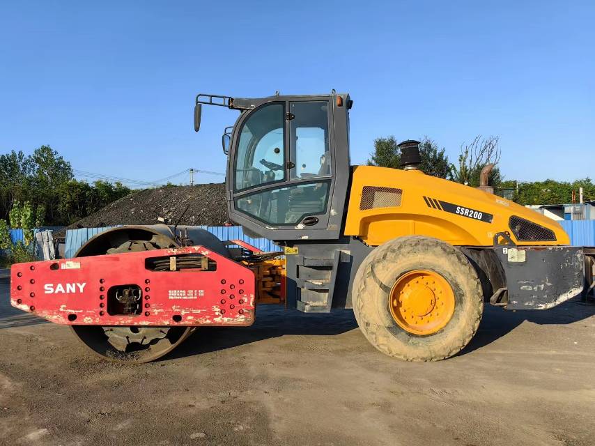 三一重工SSR200单钢轮压路机