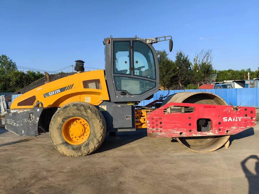 三一重工SSR200单钢轮压路机