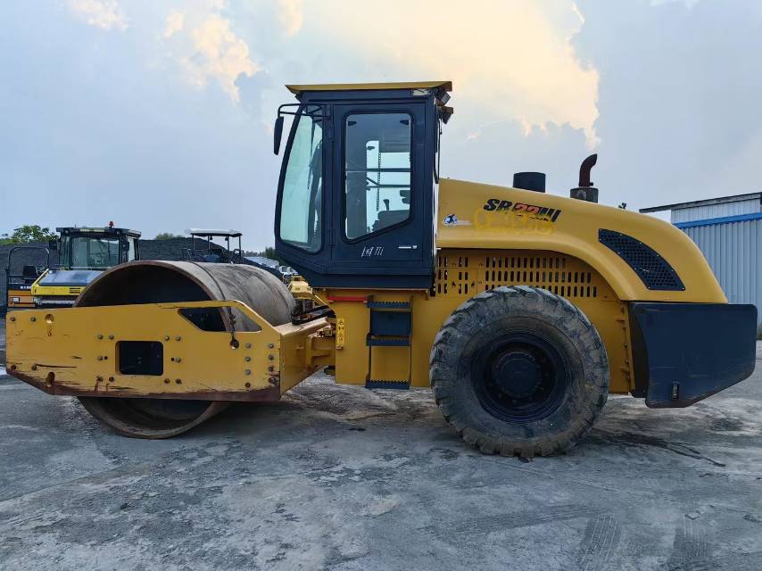 山推SR22单钢轮压路机