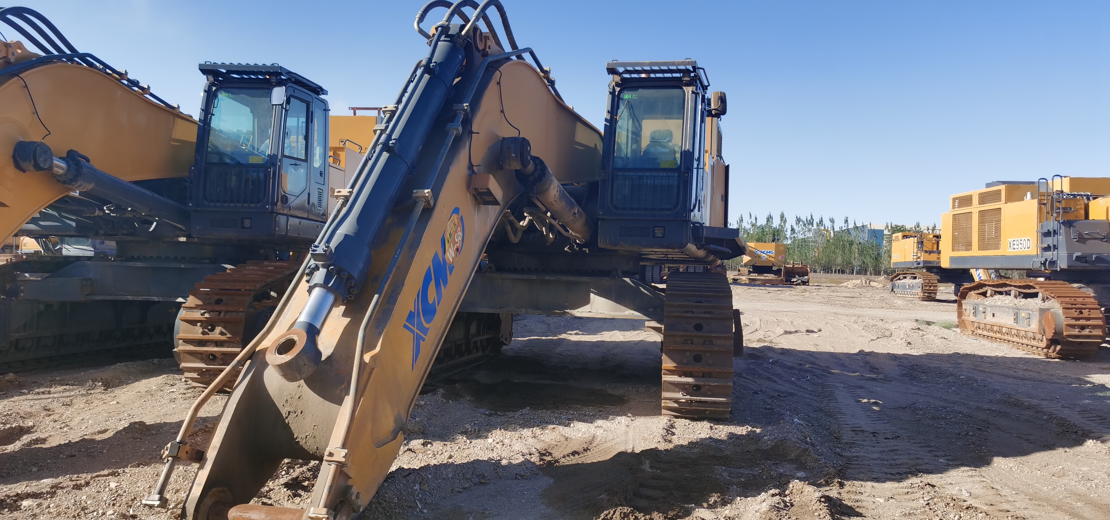 徐工XE950D履带式挖掘机