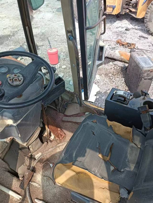 山推SR22轮胎压路机