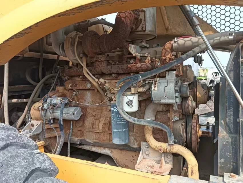 山推SR22轮胎压路机