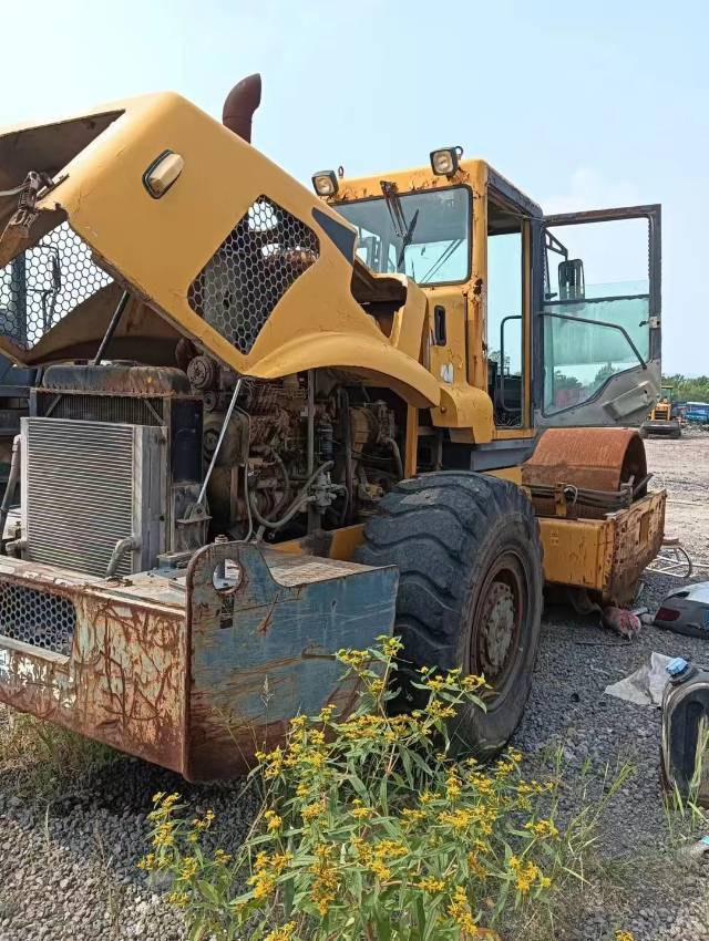 山推SR22轮胎压路机