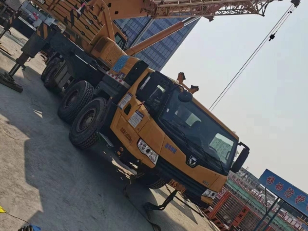 徐工XCT80L5汽车起重机