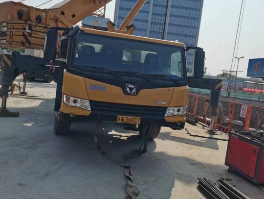 徐工XCT80L5汽车起重机