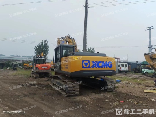 徐工XE215CA履带式挖掘机