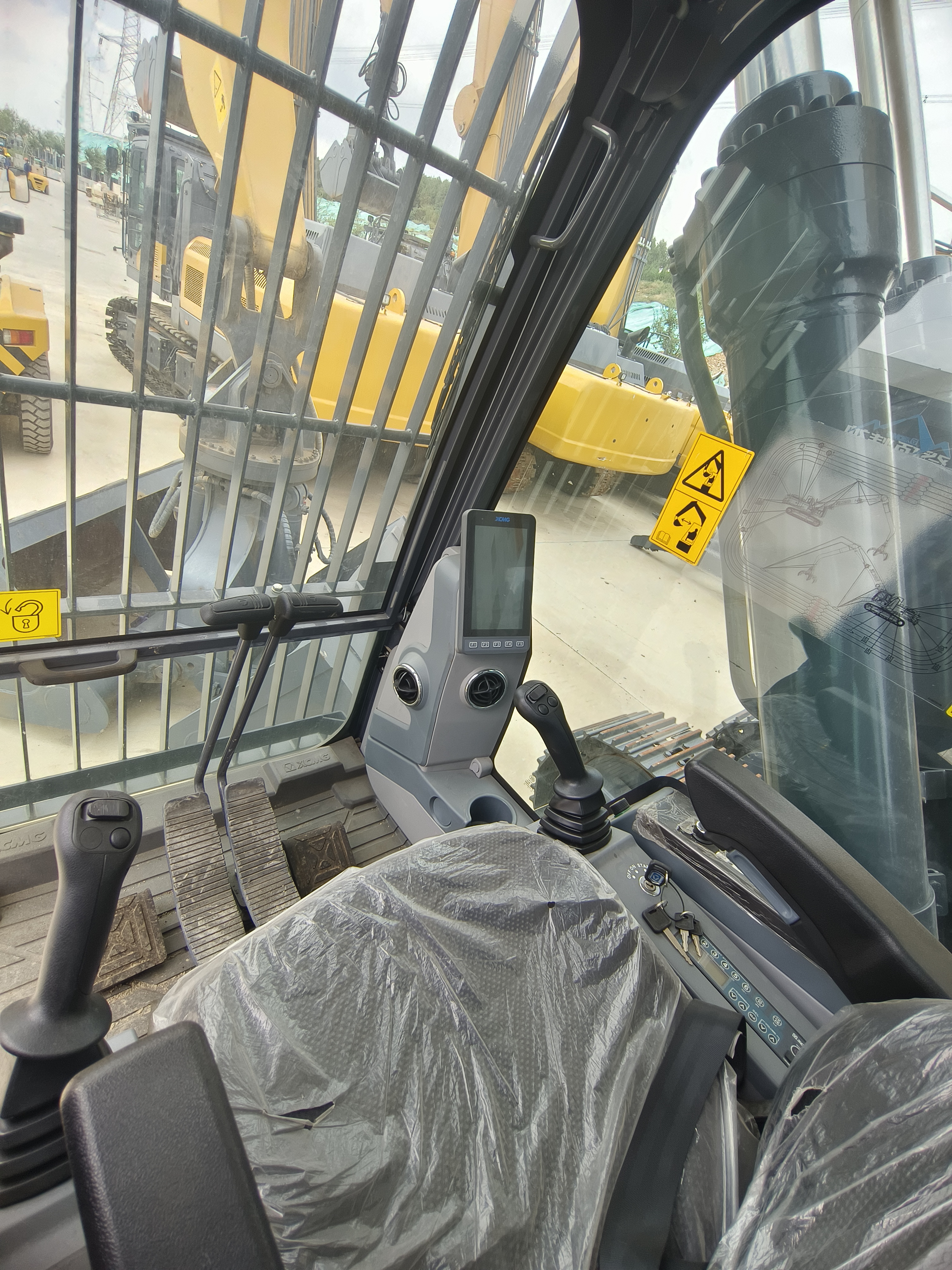 徐工XE450M抓料机履带式挖掘机