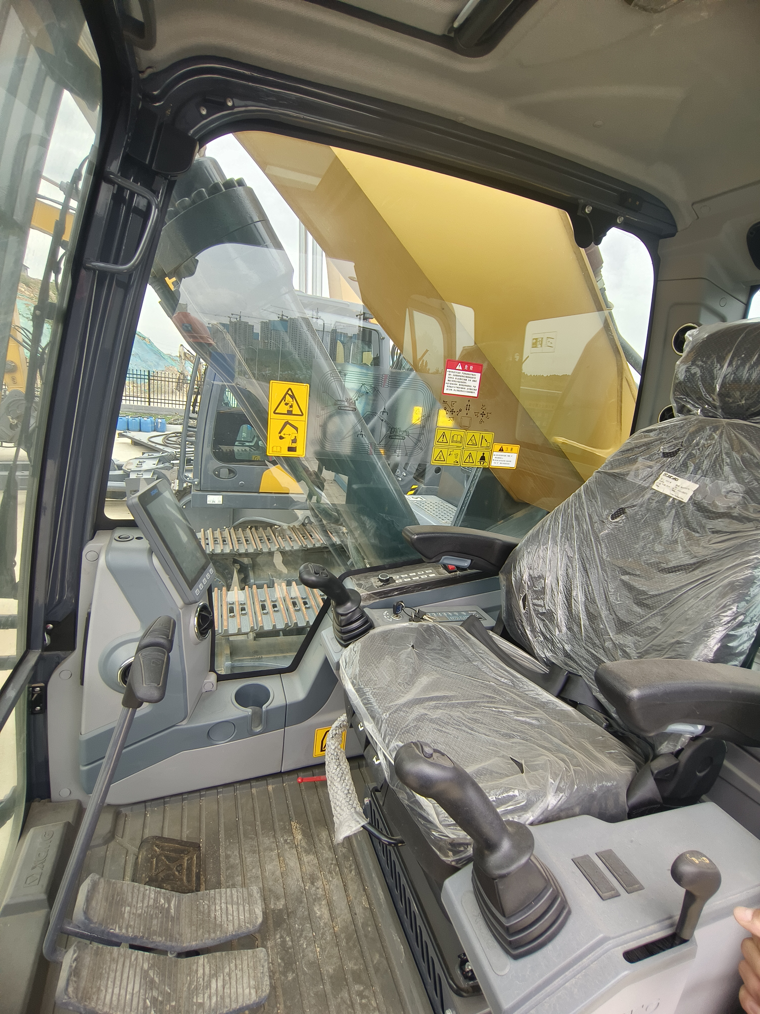 徐工XE450M抓料机履带式挖掘机