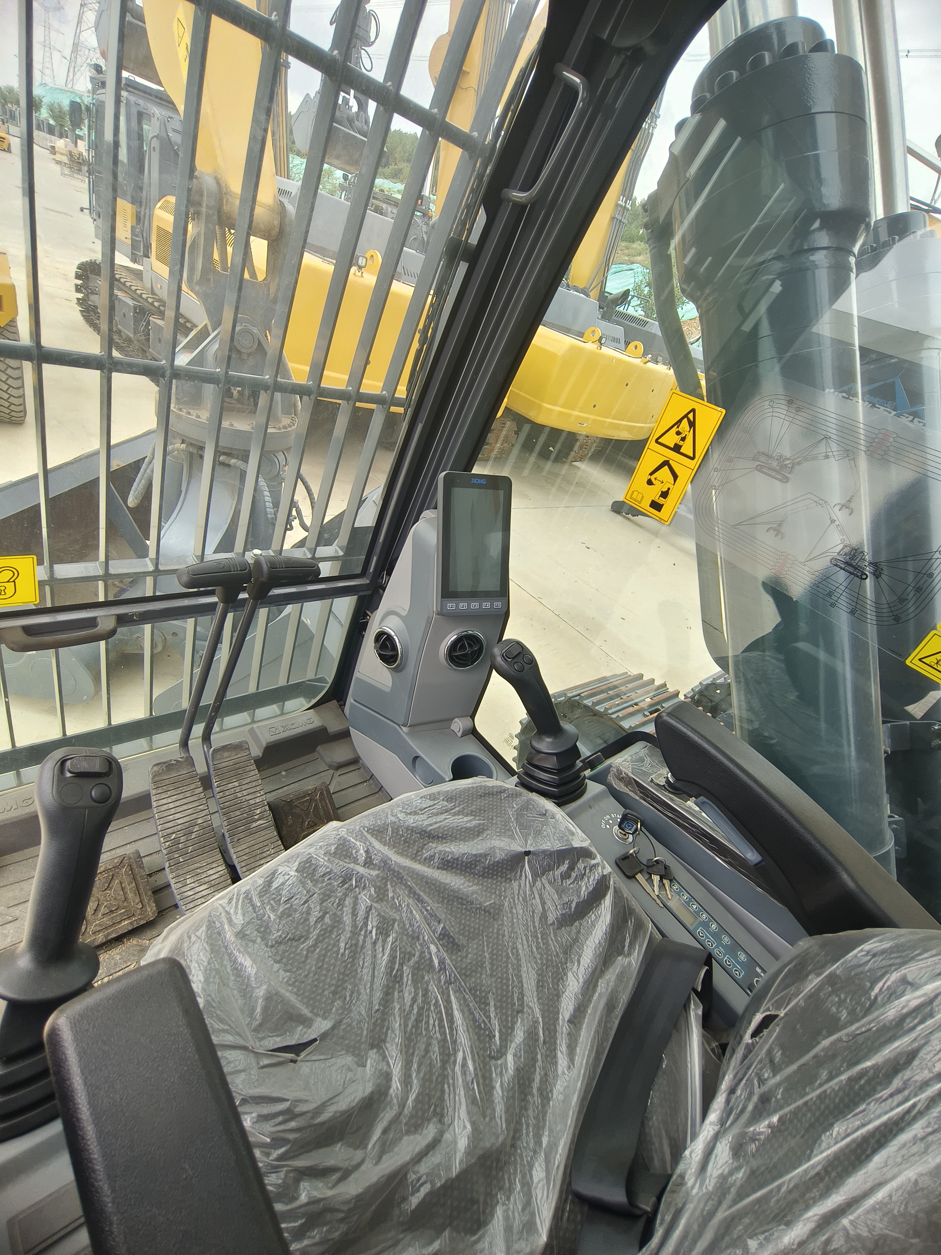 徐工XE450M抓料机履带式挖掘机