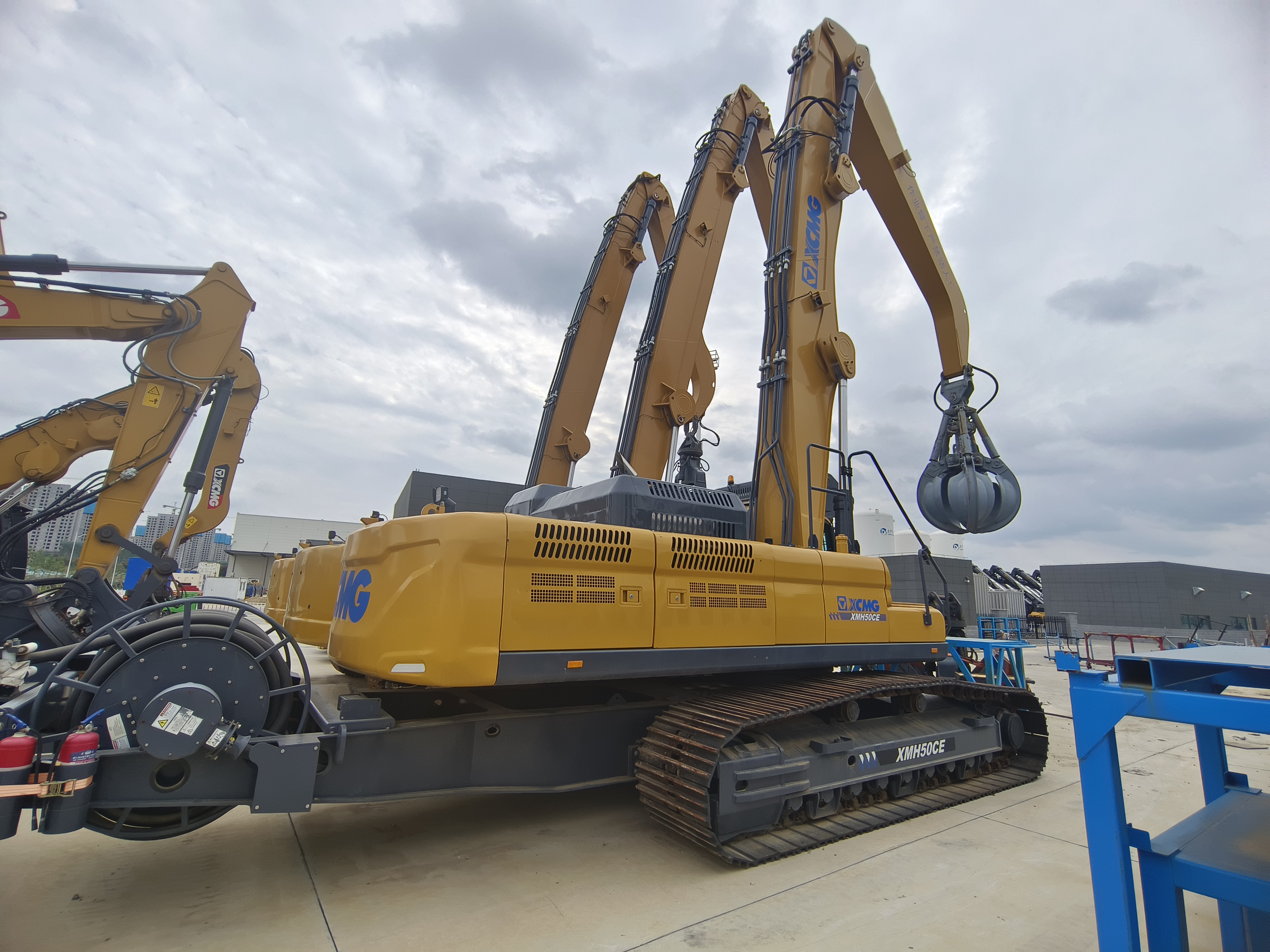 徐工XMH50CE履带式挖掘机抓料机