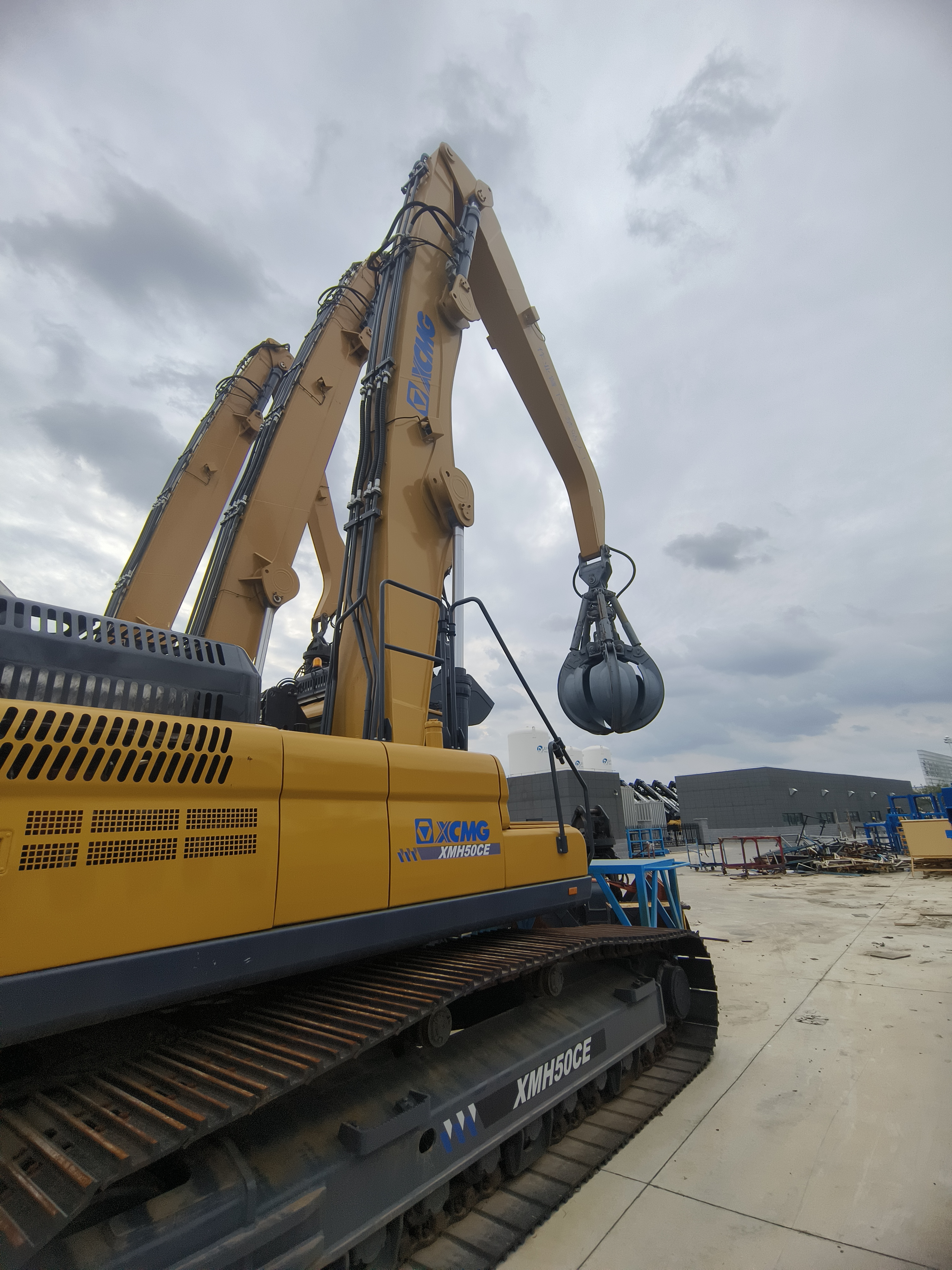 徐工XMH50CE履带式挖掘机抓料机
