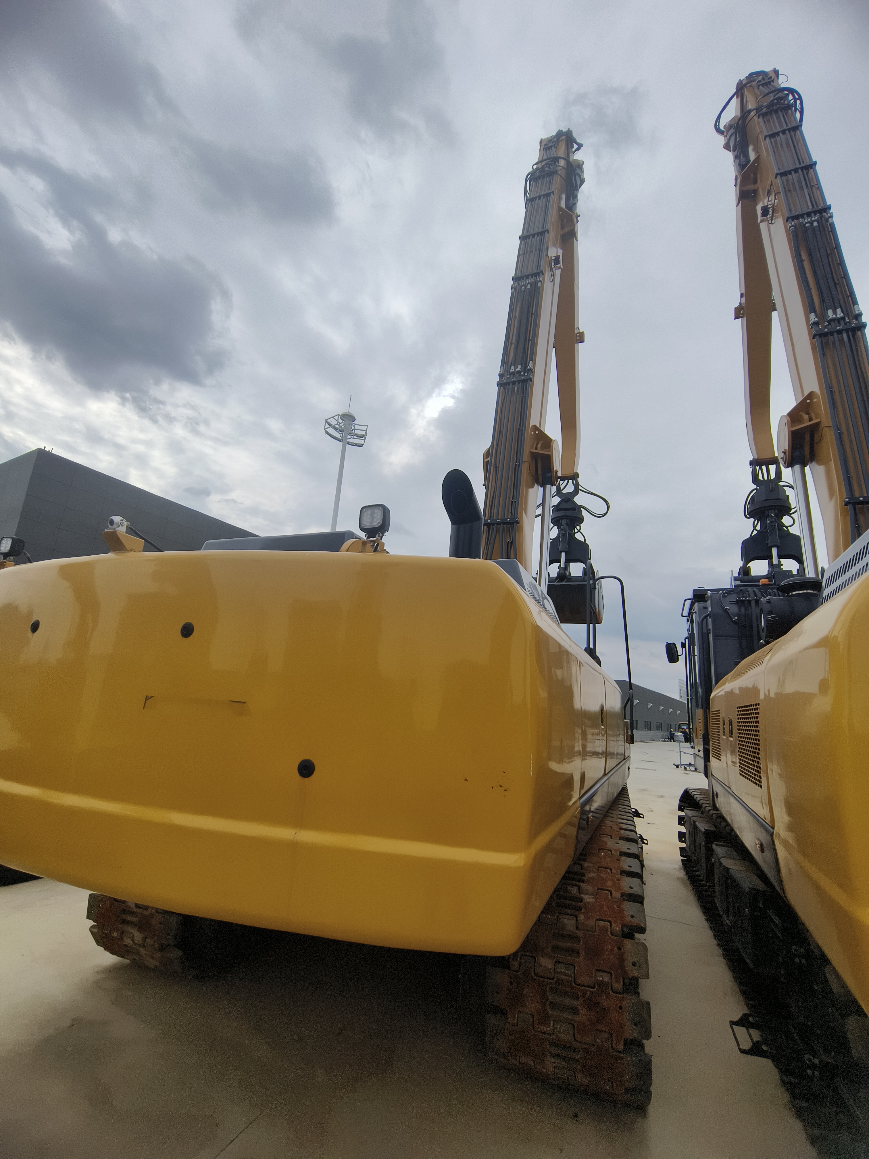 徐工XMH70C抓料机履带式挖掘机