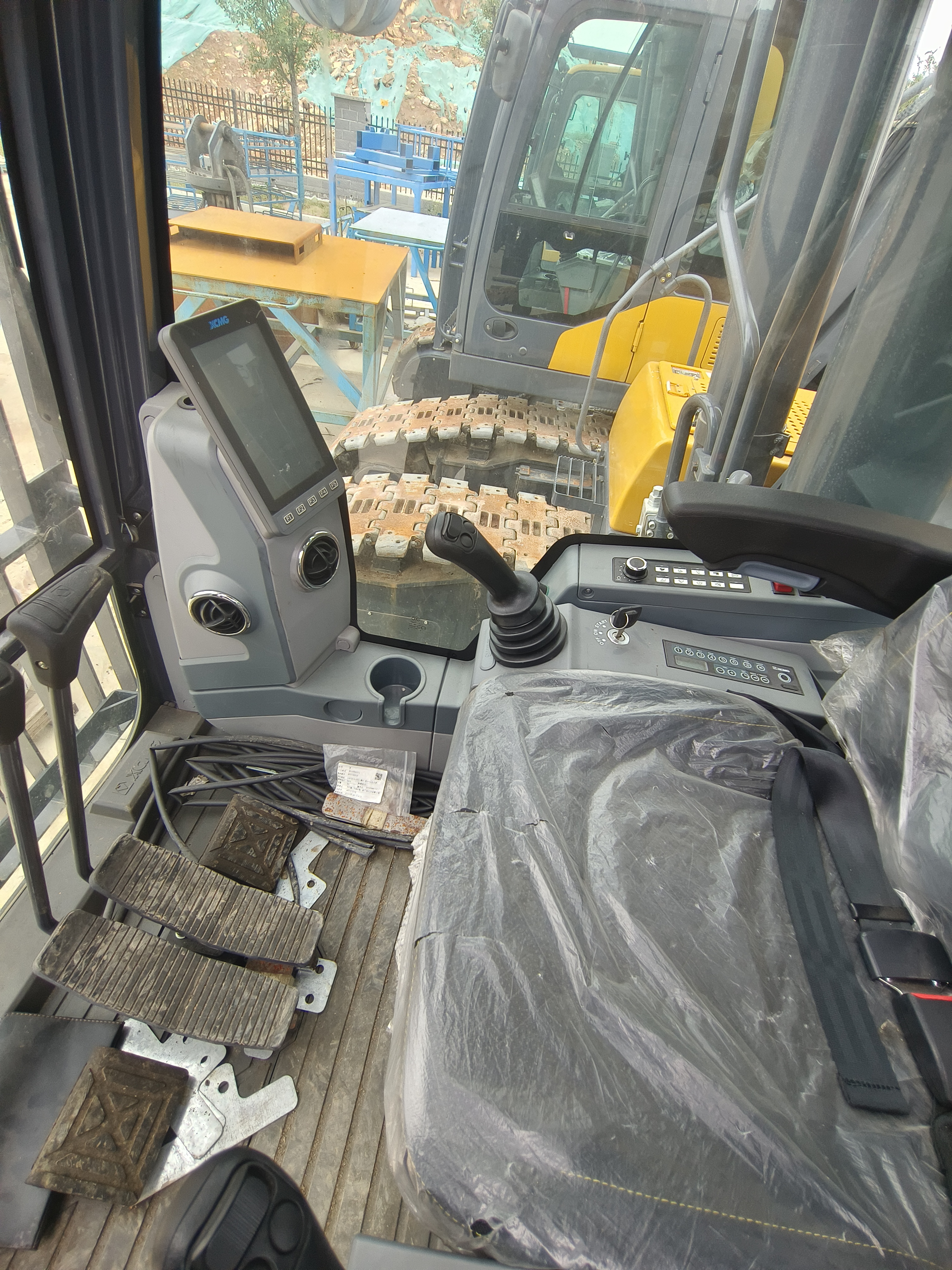 徐工XMH70C抓料机履带式挖掘机