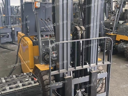 徐工XCB-P35电动平衡重叉车