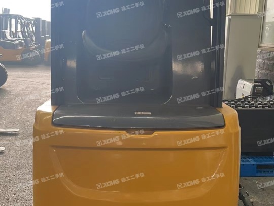 徐工XCB-P35电动平衡重叉车