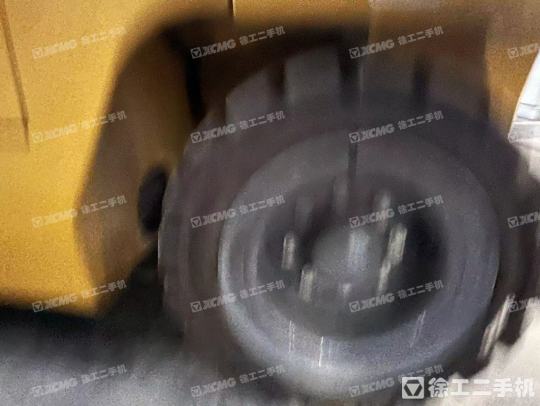 徐工XCB-P35電動平衡重叉車