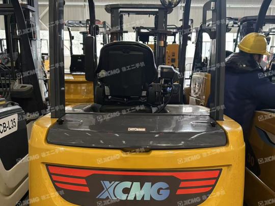 徐工XCB-P35電動平衡重叉車