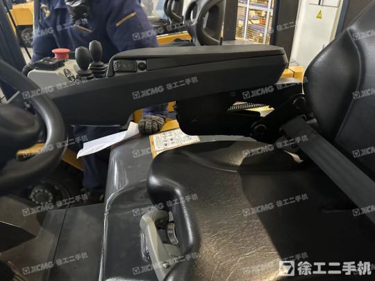 徐工XCB-P35電動平衡重叉車