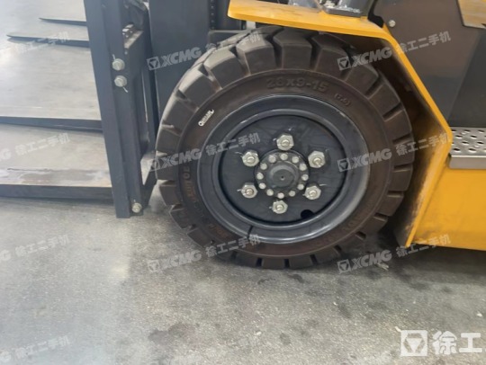 徐工XCB-P35電動平衡重叉車