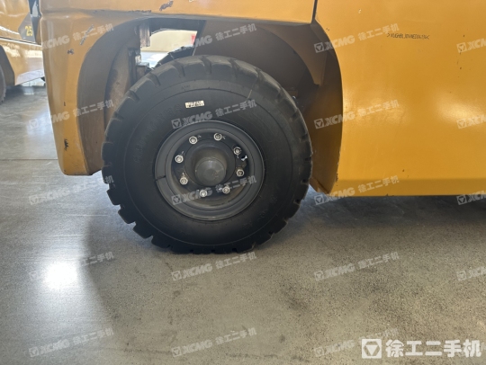 徐工XCB-L30電動平衡重叉車