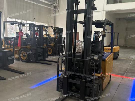 徐工XCB- L20電動(dòng)平衡重叉車