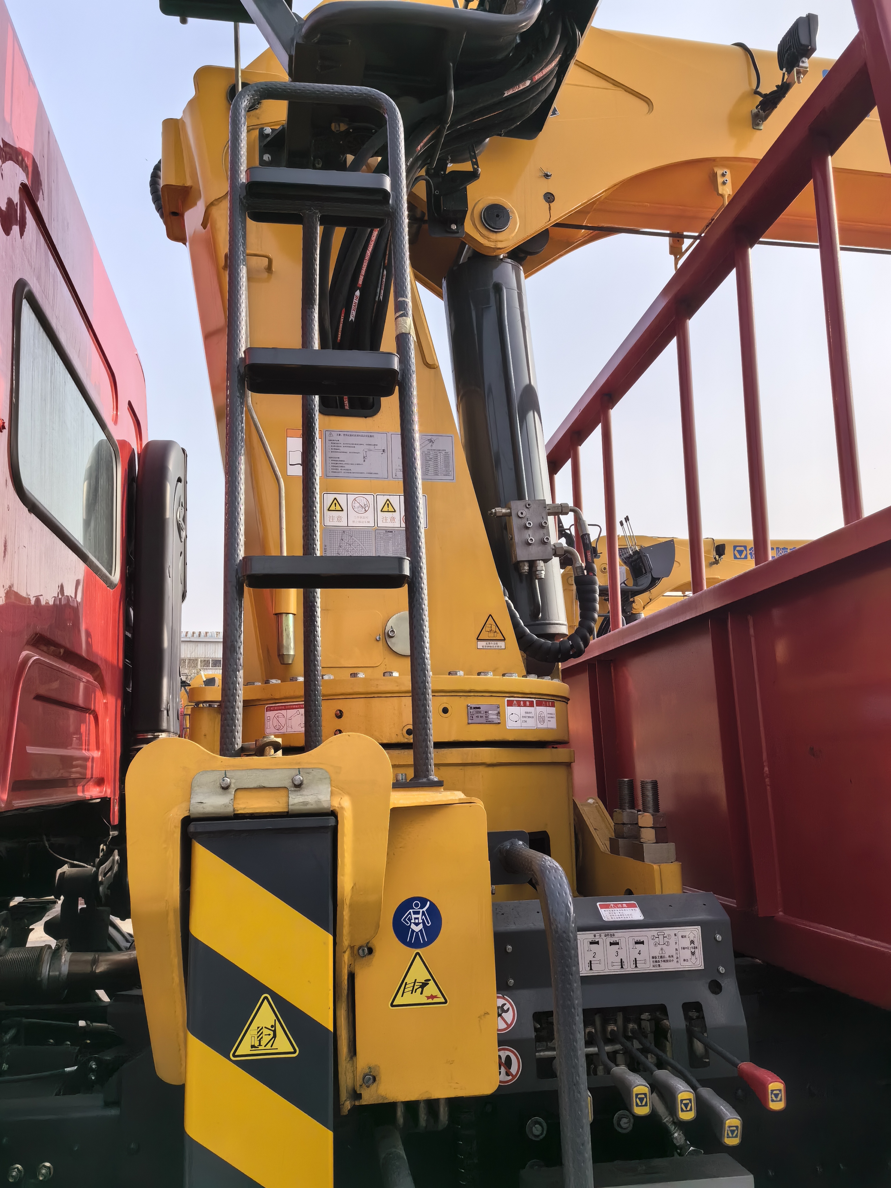 徐工SQS300E随车起重机