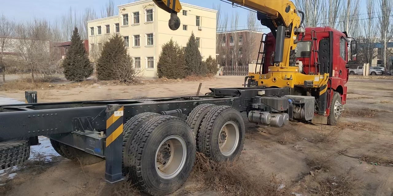 徐工SQS300E随车起重机