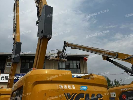 徐工XGS24直臂式高空作业平台