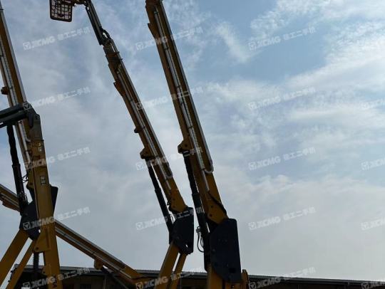 徐工GKS28直臂式高空作业车