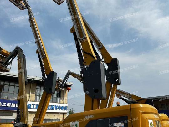 徐工GKS28直臂式高空作业车