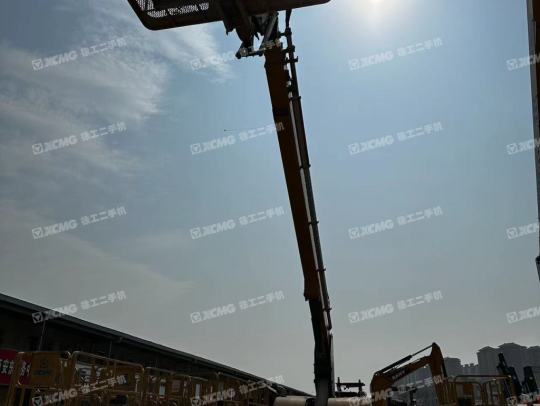 徐工GKS28直臂式高空作业车