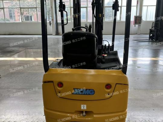 徐工XCB-TW16電動平衡重叉車