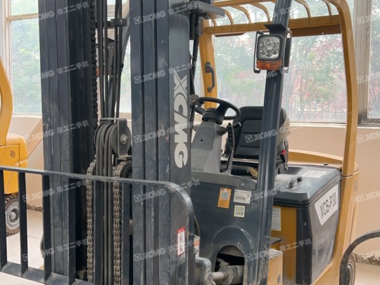 徐工XCB-P30電動(dòng)平衡重叉車