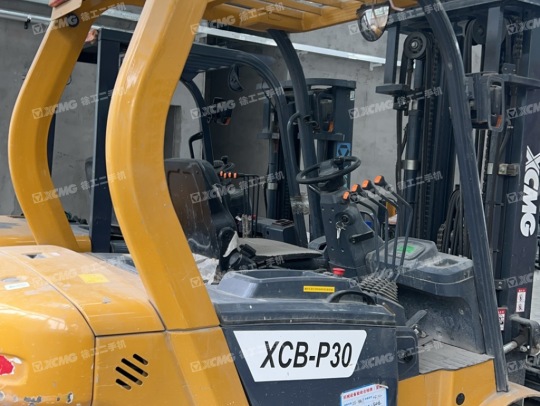 徐工XCB-P30電動(dòng)平衡重叉車