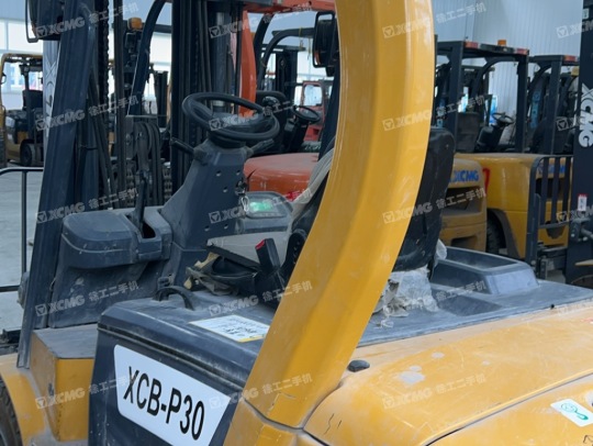 徐工XCB-P30電動(dòng)平衡重叉車