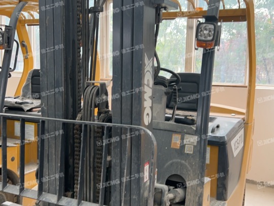 徐工XCB-P30電動平衡重叉車