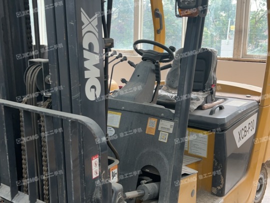 徐工XCB-P30電動平衡重叉車