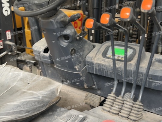 徐工XCB-P30電動平衡重叉車