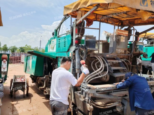 徐工RP952摊铺机